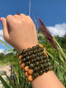 10mm Green Garnet Healing Crystal Gemstone & Sandalwood Bead Bracelet