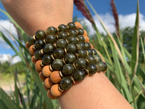 10mm Green Garnet Healing Crystal Gemstone & Sandalwood Bead Bracelet