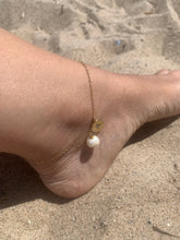 Load image into Gallery viewer, Freshwater Pearl Gold Stardust Charm Anklet