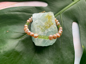 Fresh Water Pearl & Peridot Healing Crystal Gemstone Bracelet