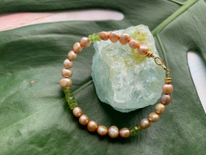 Fresh Water Pearl & Peridot Healing Crystal Gemstone Bracelet