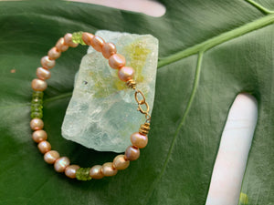 Fresh Water Pearl & Peridot Healing Crystal Gemstone Bracelet